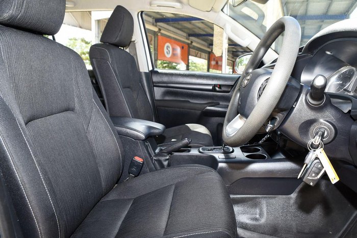 2022 Toyota Hilux SR