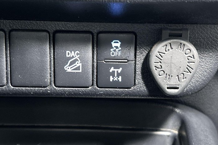 2022 Toyota Hilux SR