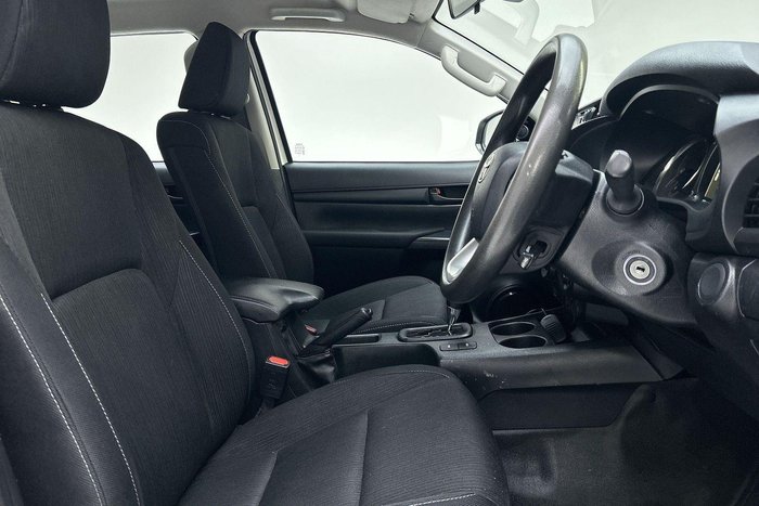 2022 Toyota Hilux SR