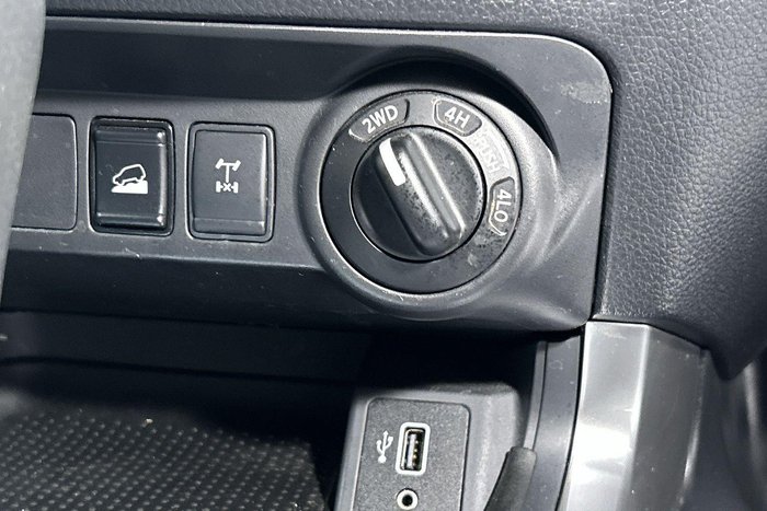 2021 Nissan Navara SL