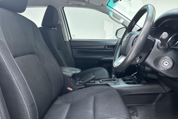 2022 Toyota Hilux SR