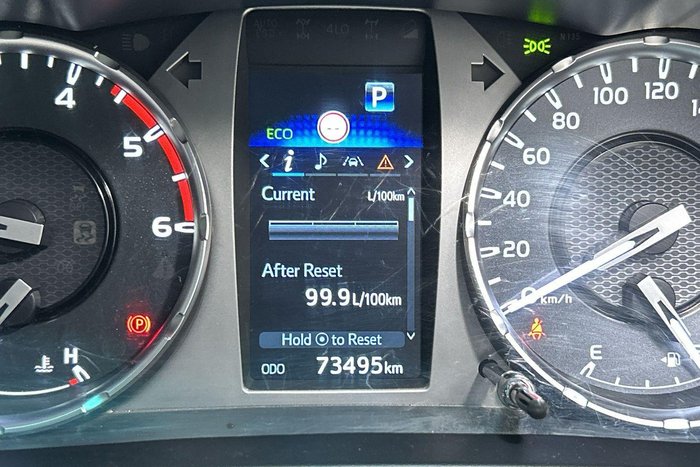 2022 Toyota Hilux SR