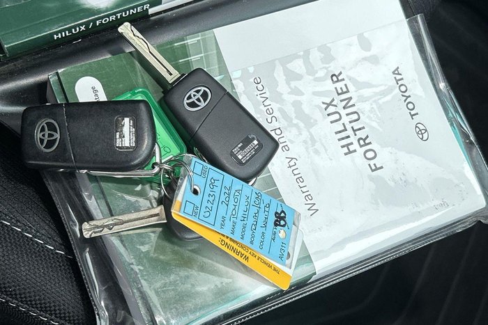 2022 Toyota Hilux SR