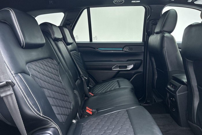 2024 Ford Everest Platinum