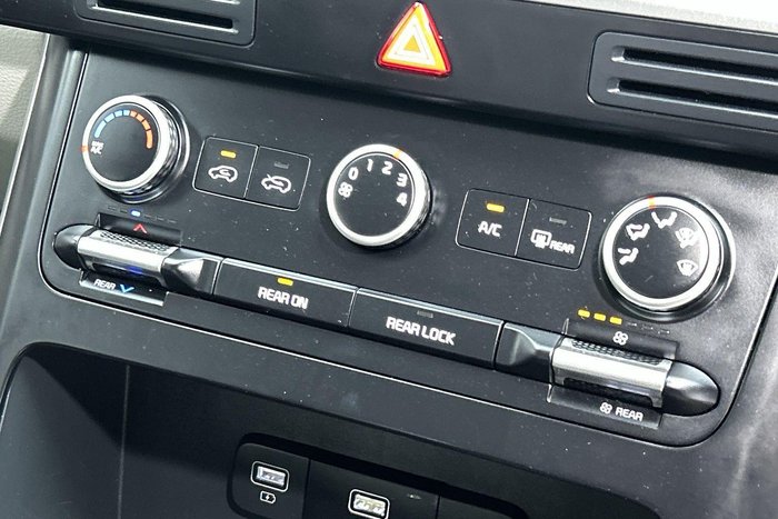 2023 Kia Carnival S