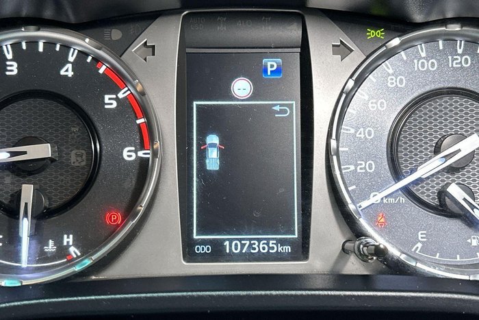 2022 Toyota Hilux SR