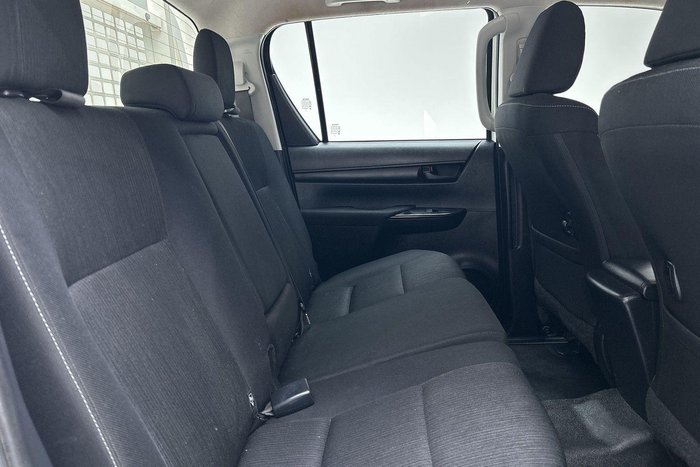 2022 Toyota Hilux SR