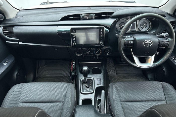 2022 Toyota Hilux SR