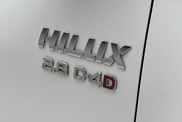 2022 Toyota Hilux SR