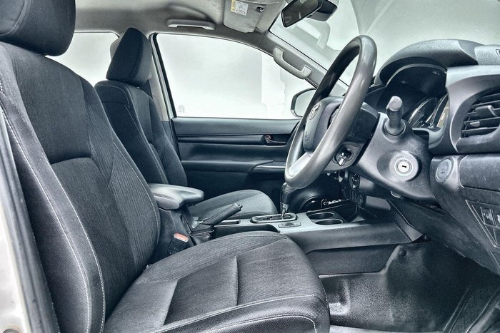 2022 Toyota Hilux SR