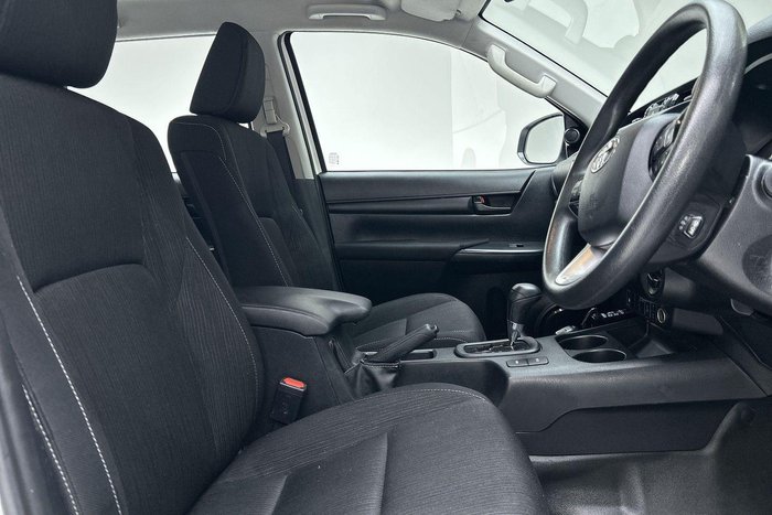 2022 Toyota Hilux SR