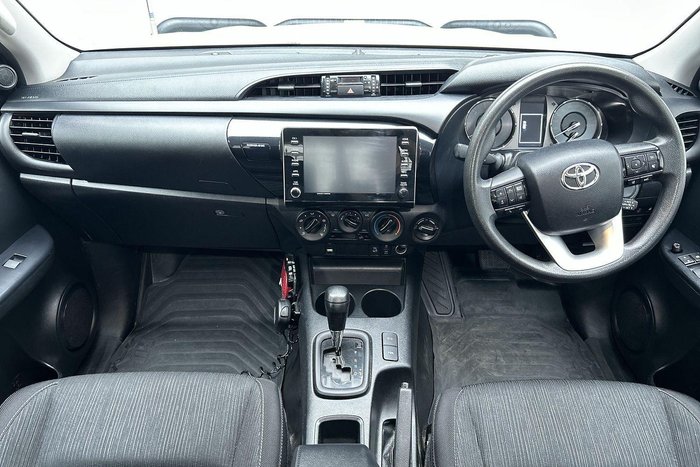 2022 Toyota Hilux SR