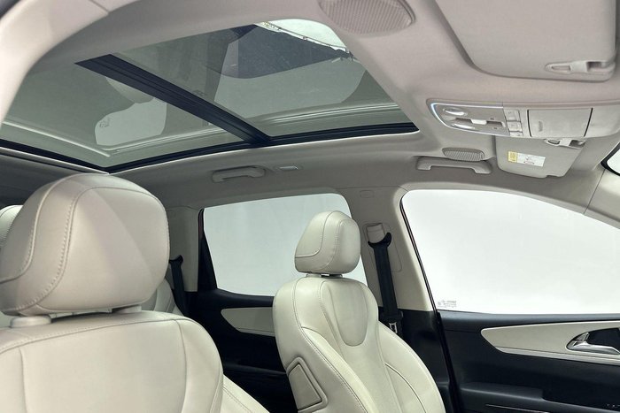 2023 Mahindra XUV700 AX7L