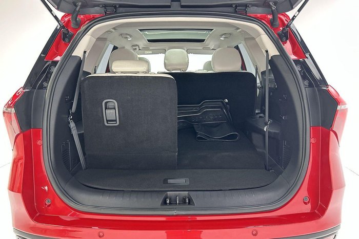 2023 Mahindra XUV700 AX7L