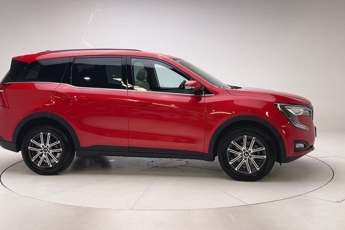 2023 Mahindra XUV700 AX7L
