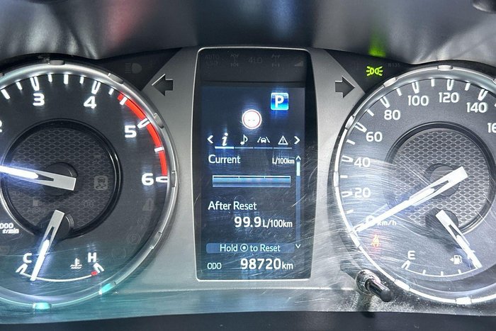 2022 Toyota Hilux SR