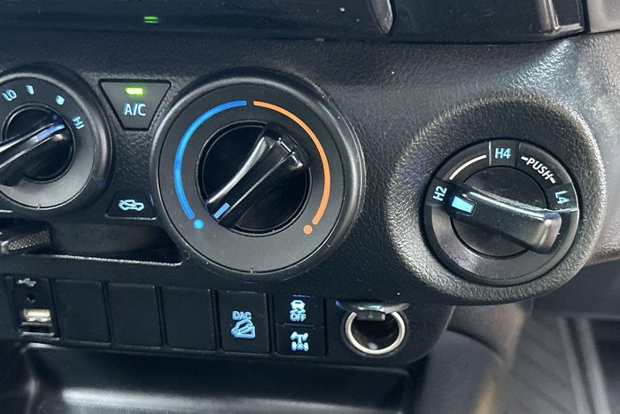 2022 Toyota Hilux SR