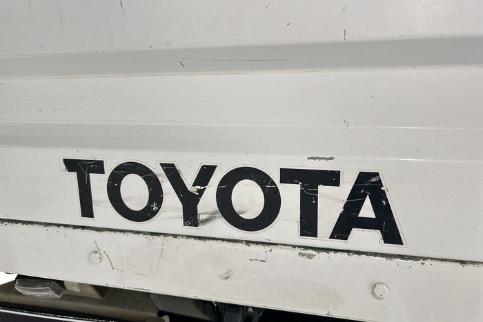 2022 Toyota Hilux SR