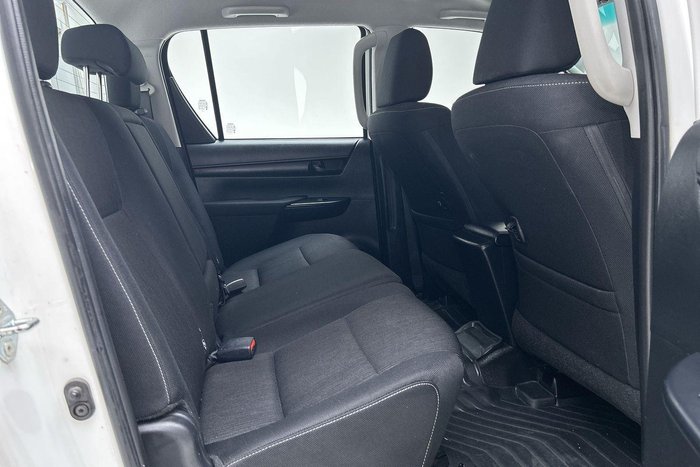 2022 Toyota Hilux SR