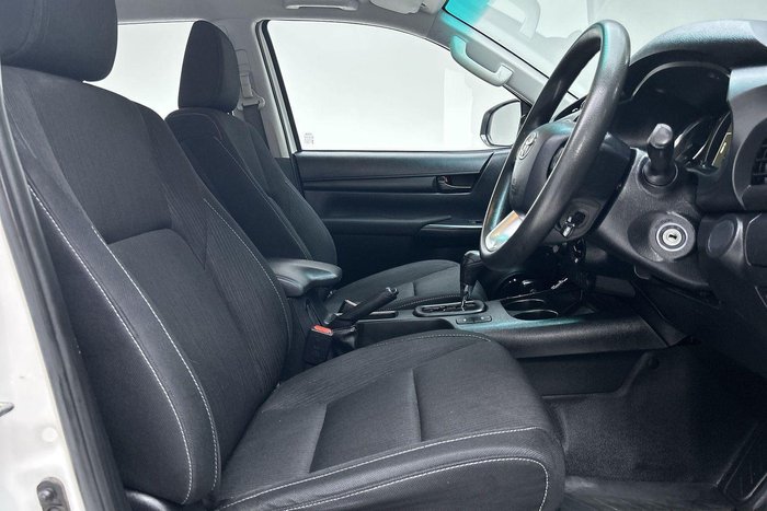 2022 Toyota Hilux SR