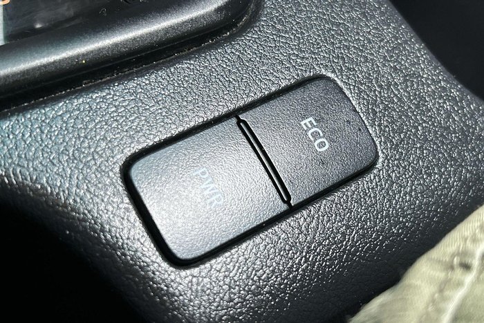 2022 Toyota Hilux SR