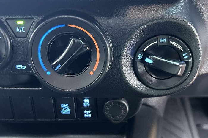 2022 Toyota Hilux SR