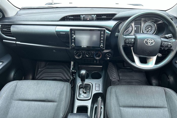 2022 Toyota Hilux SR