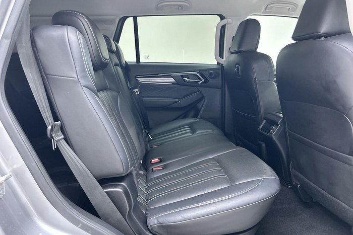 2022 Isuzu MU-X LS-T