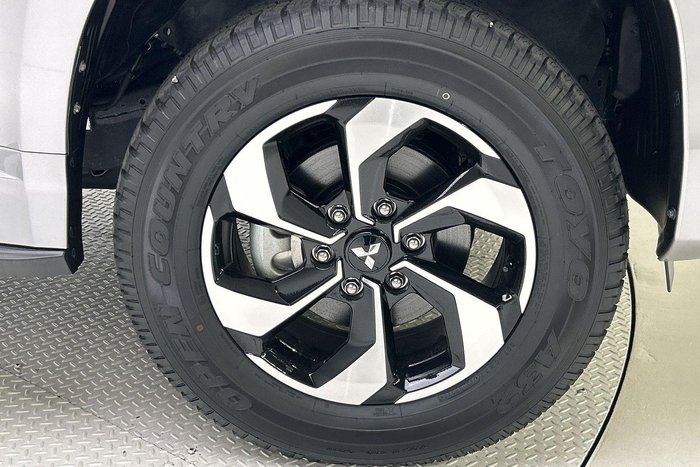 2024 Mitsubishi Pajero Sport GLS