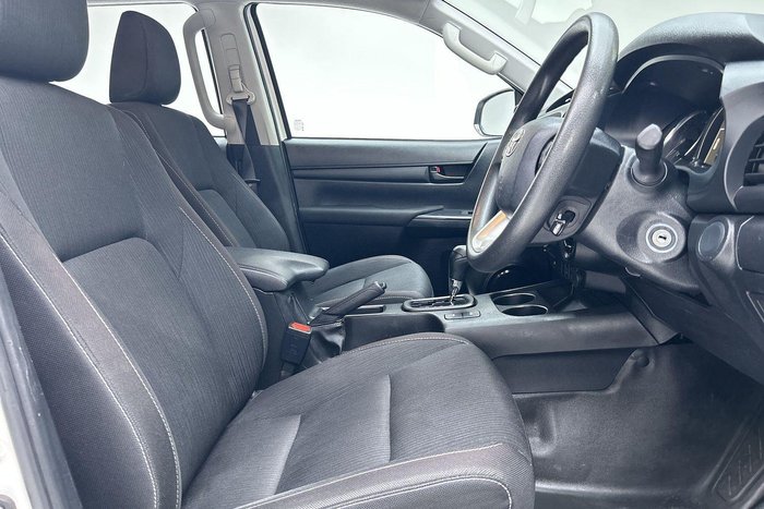 2023 Toyota Hilux SR