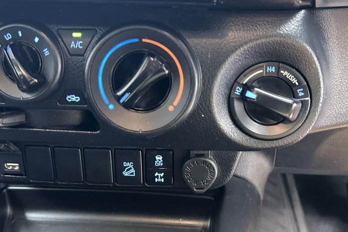 2023 Toyota Hilux SR