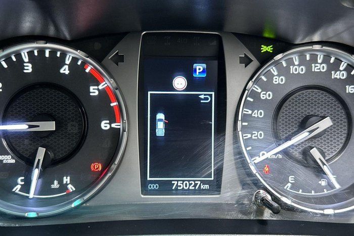 2022 Toyota Hilux SR