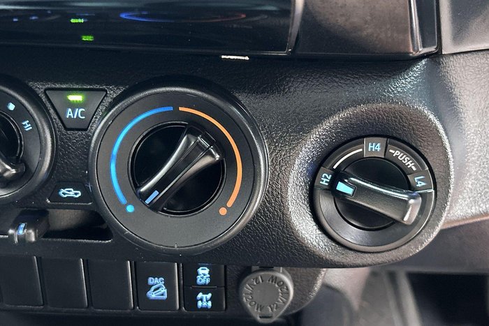 2022 Toyota Hilux SR