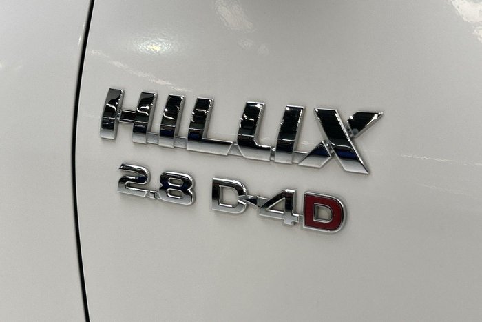 2022 Toyota Hilux SR