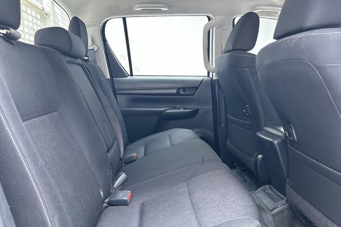 2022 Toyota Hilux SR