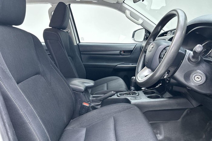 2022 Toyota Hilux SR