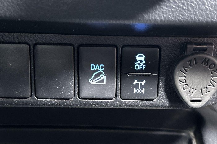 2022 Toyota Hilux SR