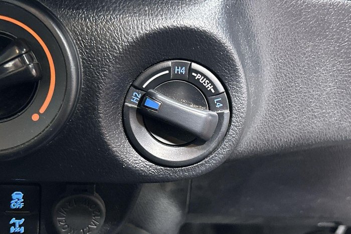 2022 Toyota Hilux SR