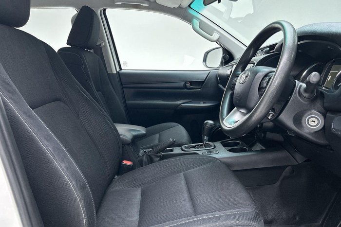 2022 Toyota Hilux SR