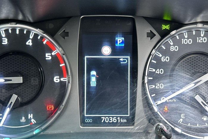 2022 Toyota Hilux SR