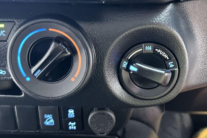 2022 Toyota Hilux SR