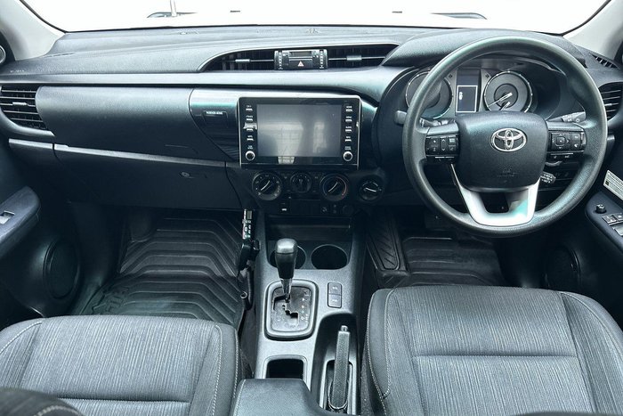 2022 Toyota Hilux SR