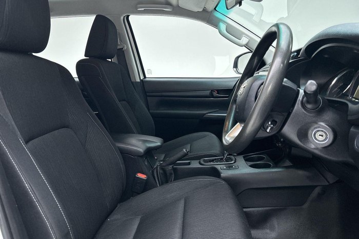 2022 Toyota Hilux SR