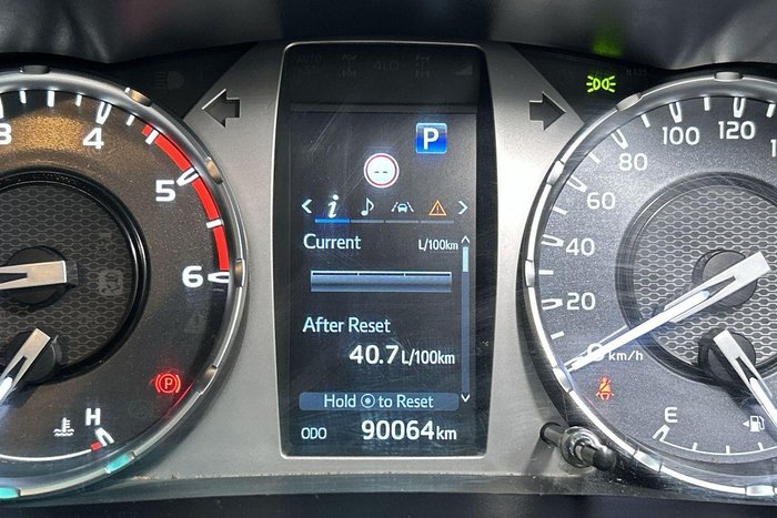 2022 Toyota Hilux SR