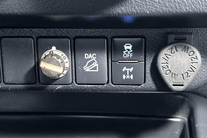 2022 Toyota Hilux SR