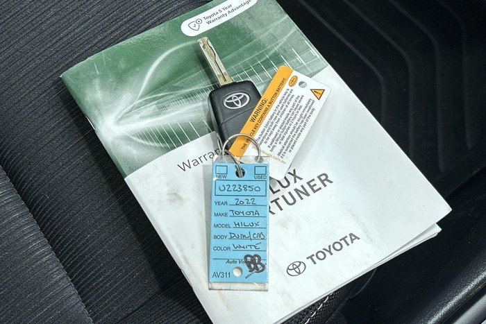 2022 Toyota Hilux SR