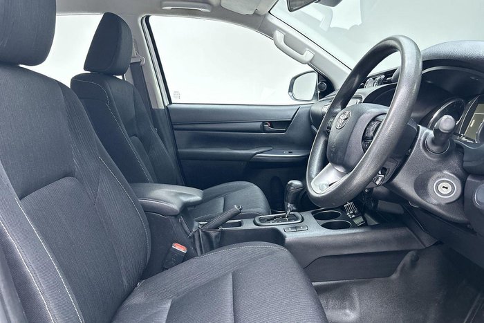 2022 Toyota Hilux SR