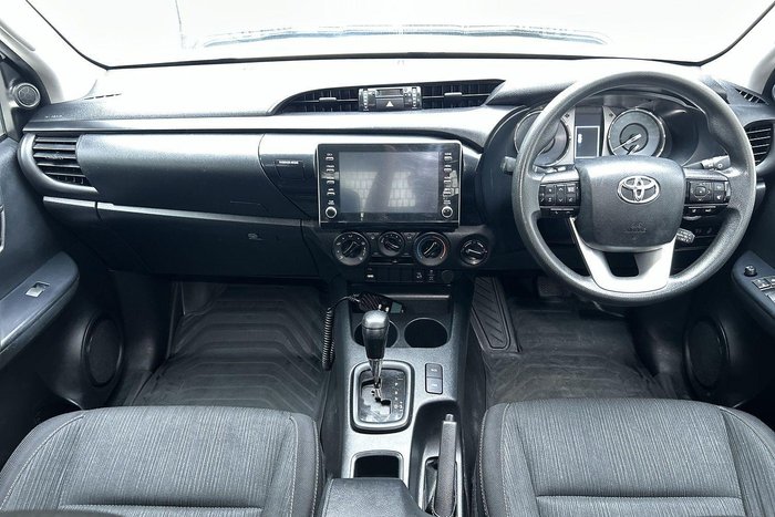2022 Toyota Hilux SR