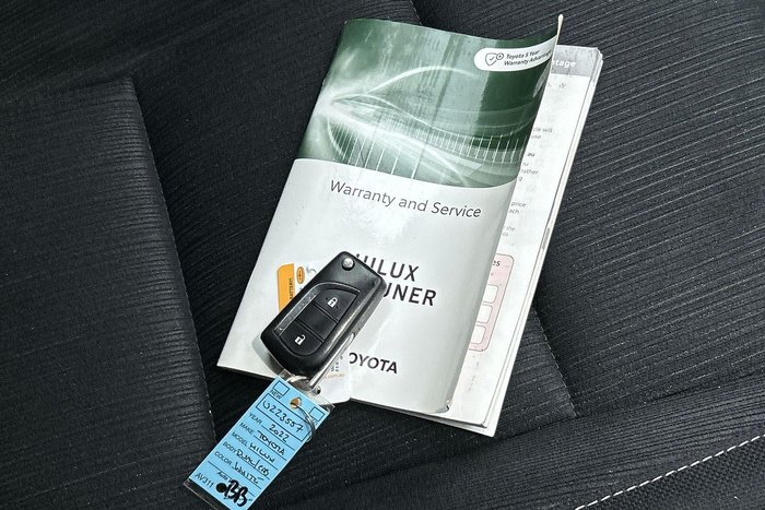 2022 Toyota Hilux SR