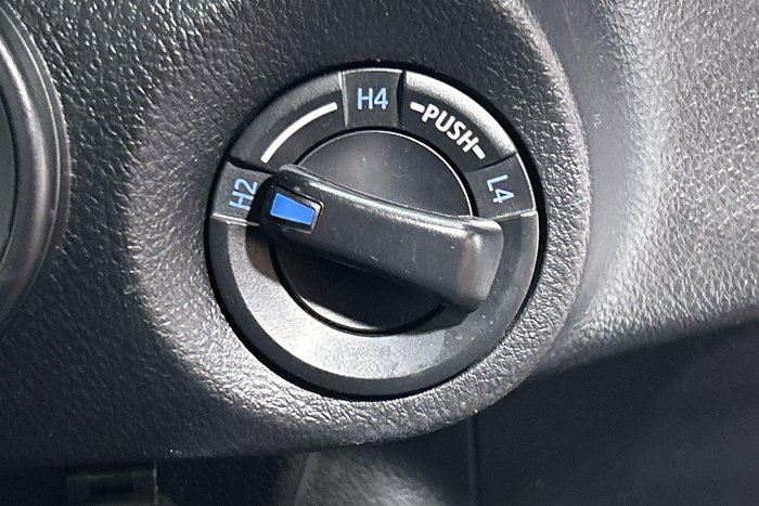 2022 Toyota Hilux SR